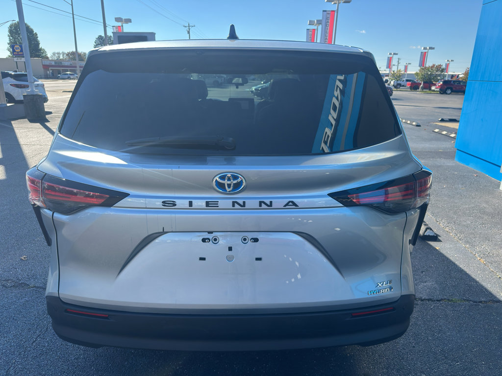 Used 2021 Toyota Sienna XLE FWD image 5