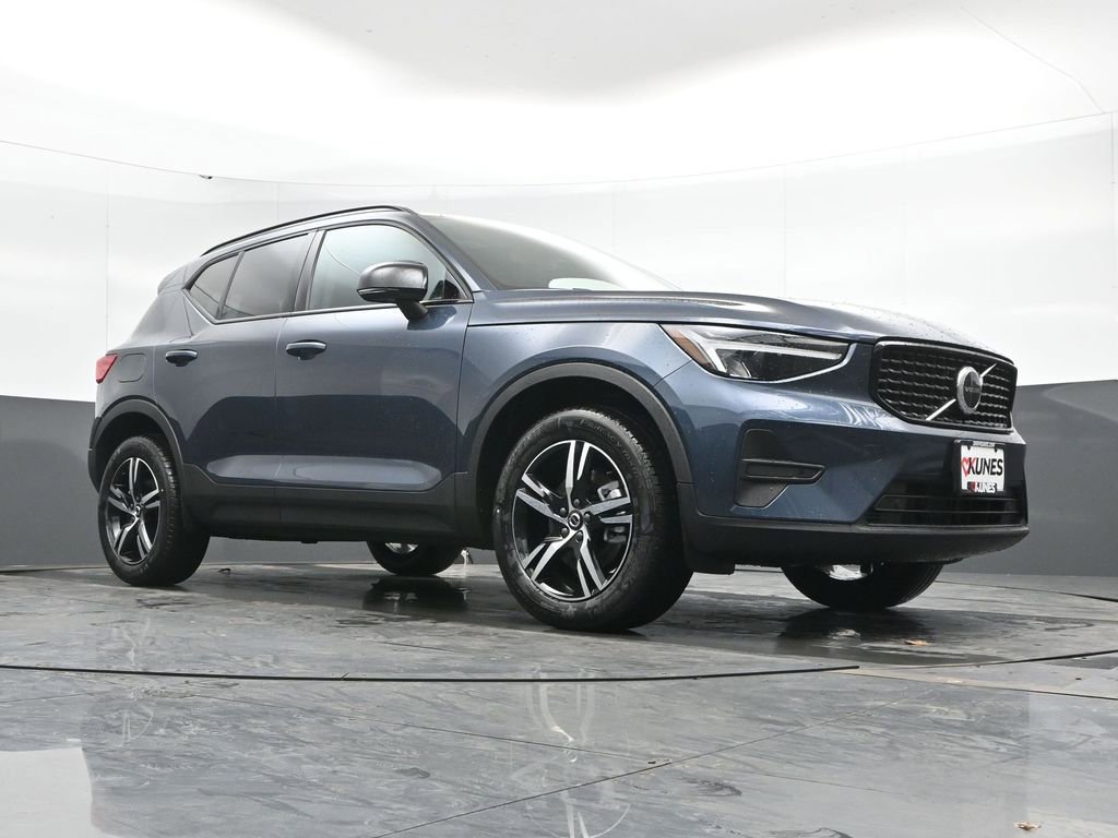 New 2026 Volvo XC40 B5 Core w/ Protection Package Premier image 40