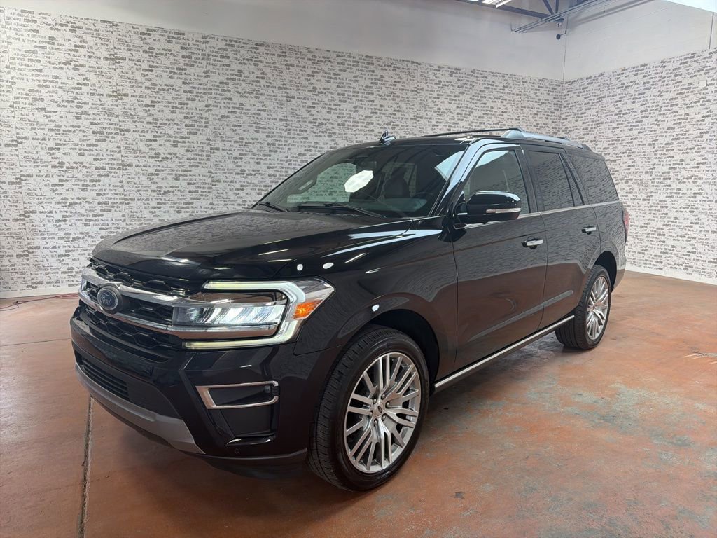 Used 2024 Ford Expedition Limited image 3