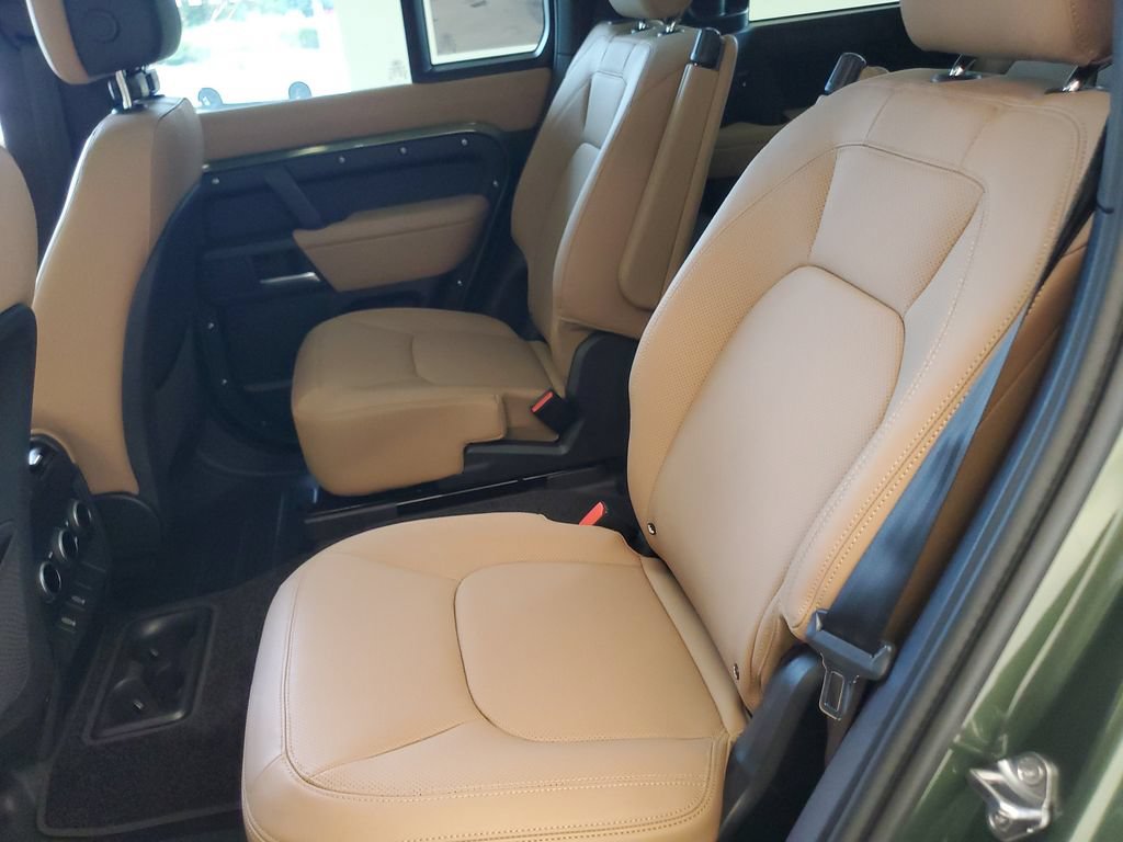 New 2026 Land Rover Defender 130 X-Dynamic SE AWD/4WD image 31