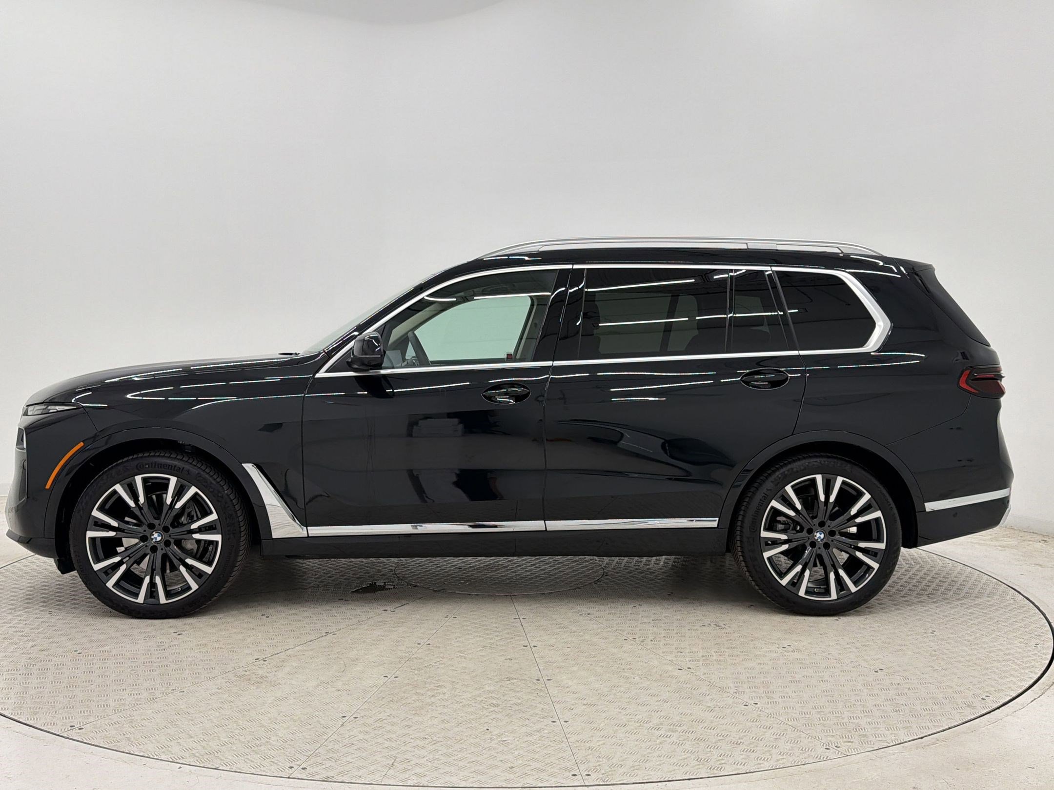 Certified 2024 BMW X7 xDrive40i w/ Premium Package AWD/4WD image 2