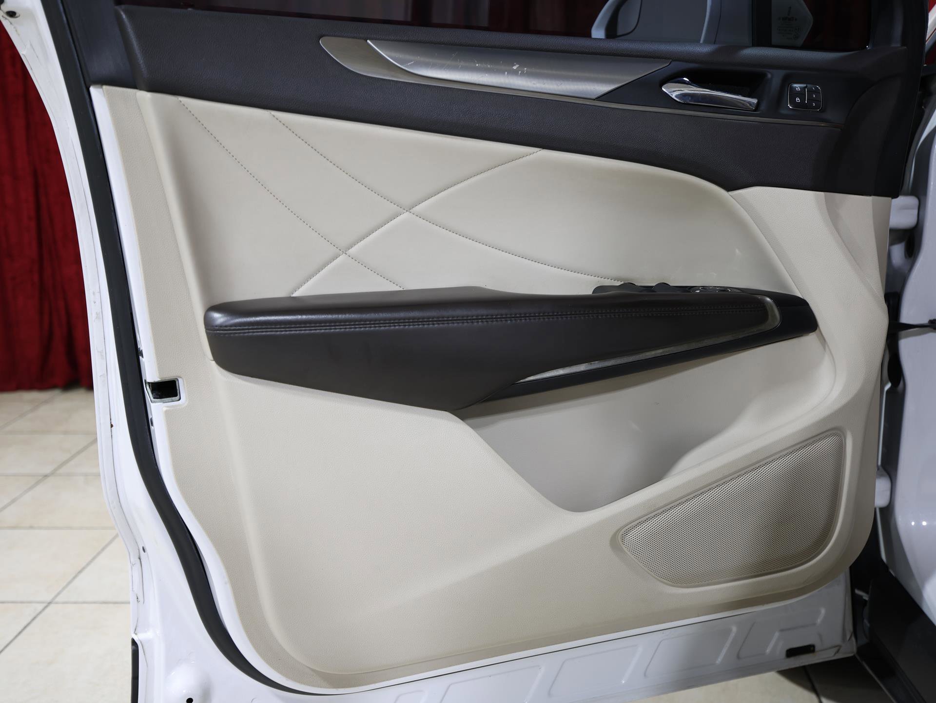 Used 2017 Lincoln MKC Premiere image 11