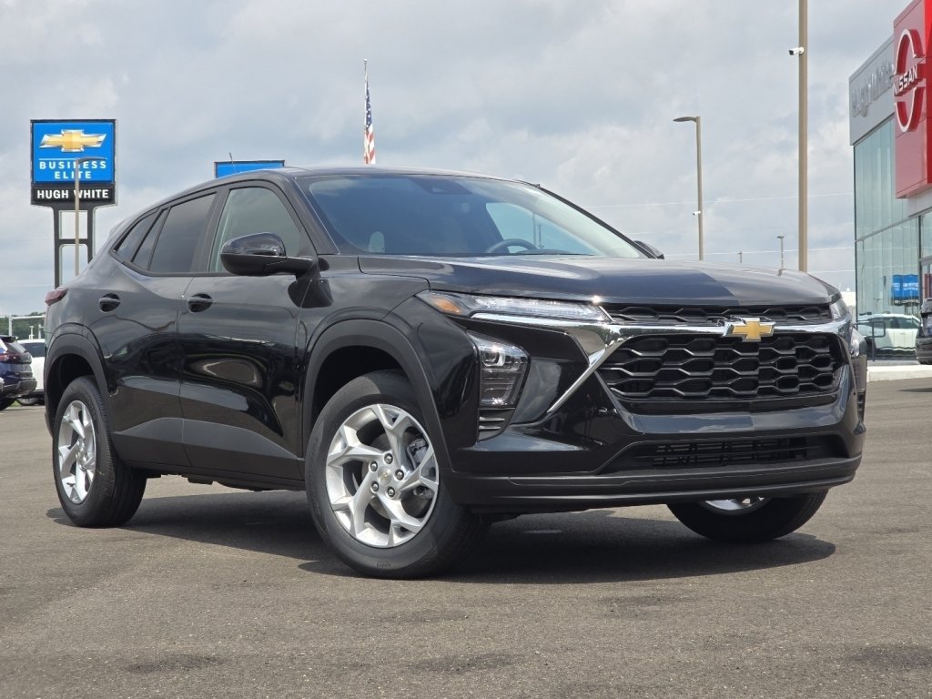 New 2026 Chevrolet Trax LS w/ LS Convenience Package FWD image 2