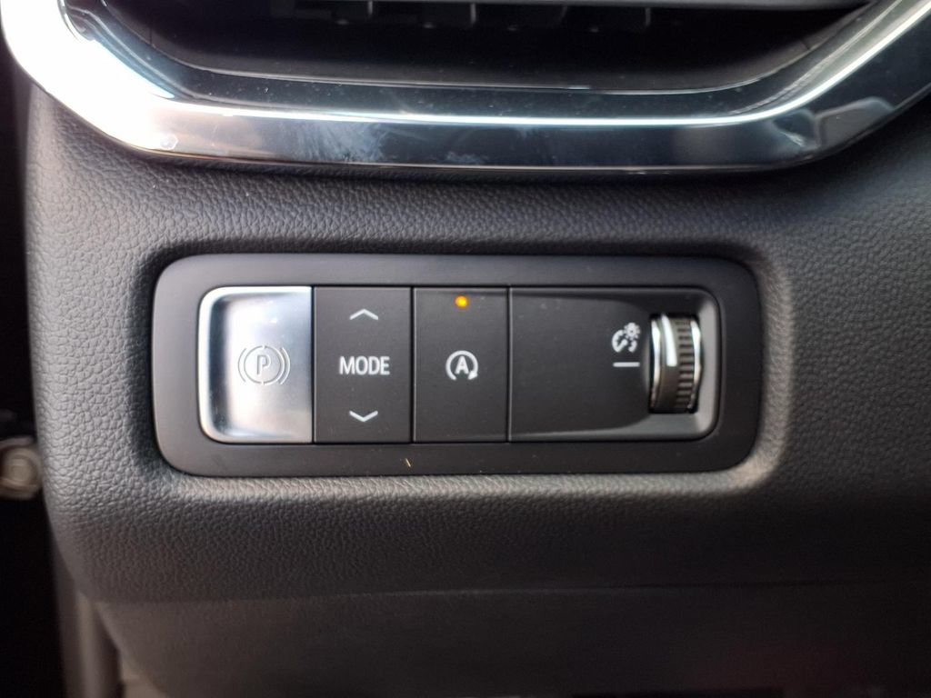 New 2026 GMC Acadia Denali w/ Super Cruise Package FWD image 9