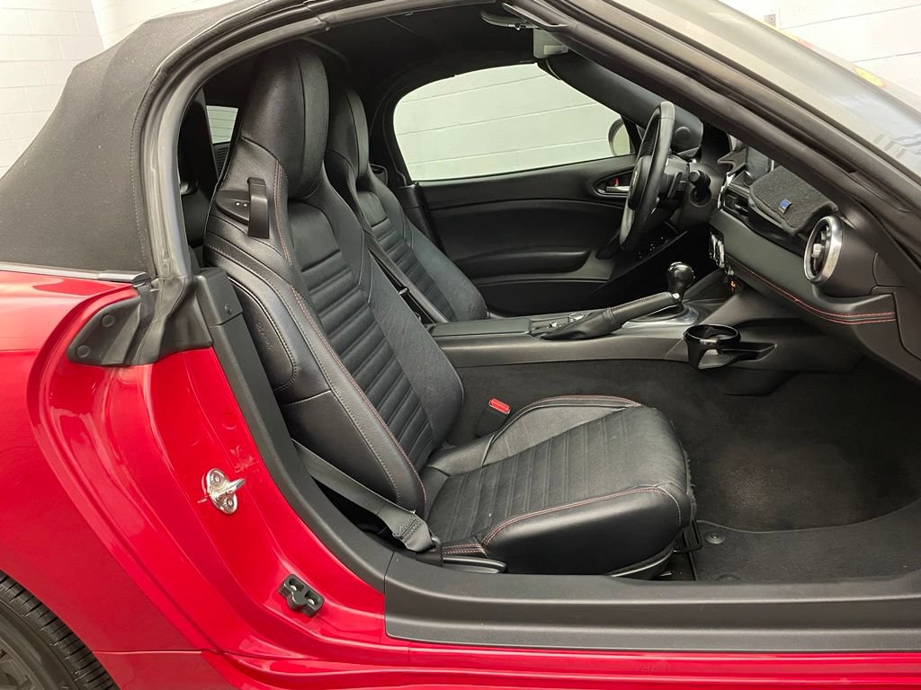 Used 2018 FIAT 124 Spider Abarth w/ Convenience Group RWD image 23