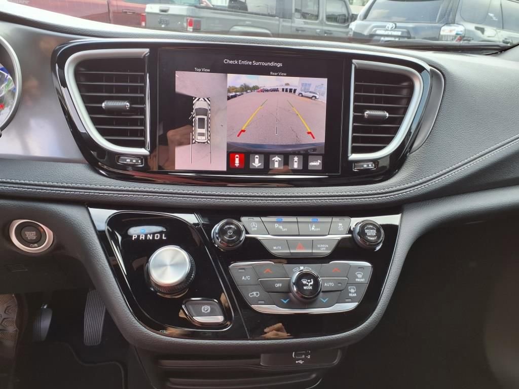 New 2026 Chrysler Pacifica Select image 15