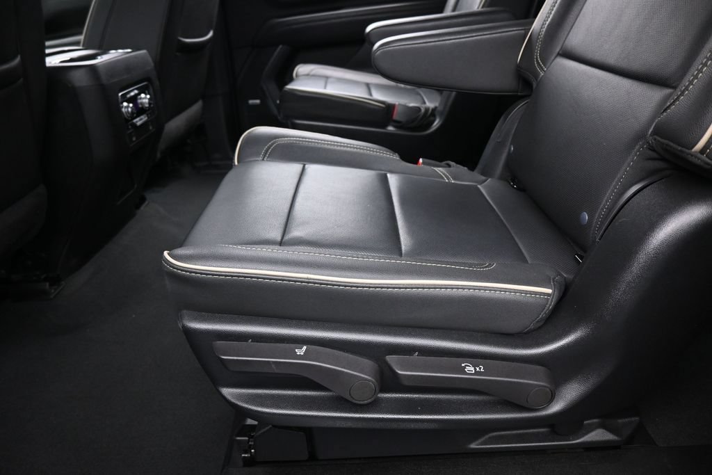 Used 2024 GMC Yukon XL SLT w/ SLT Luxury Package RWD image 40