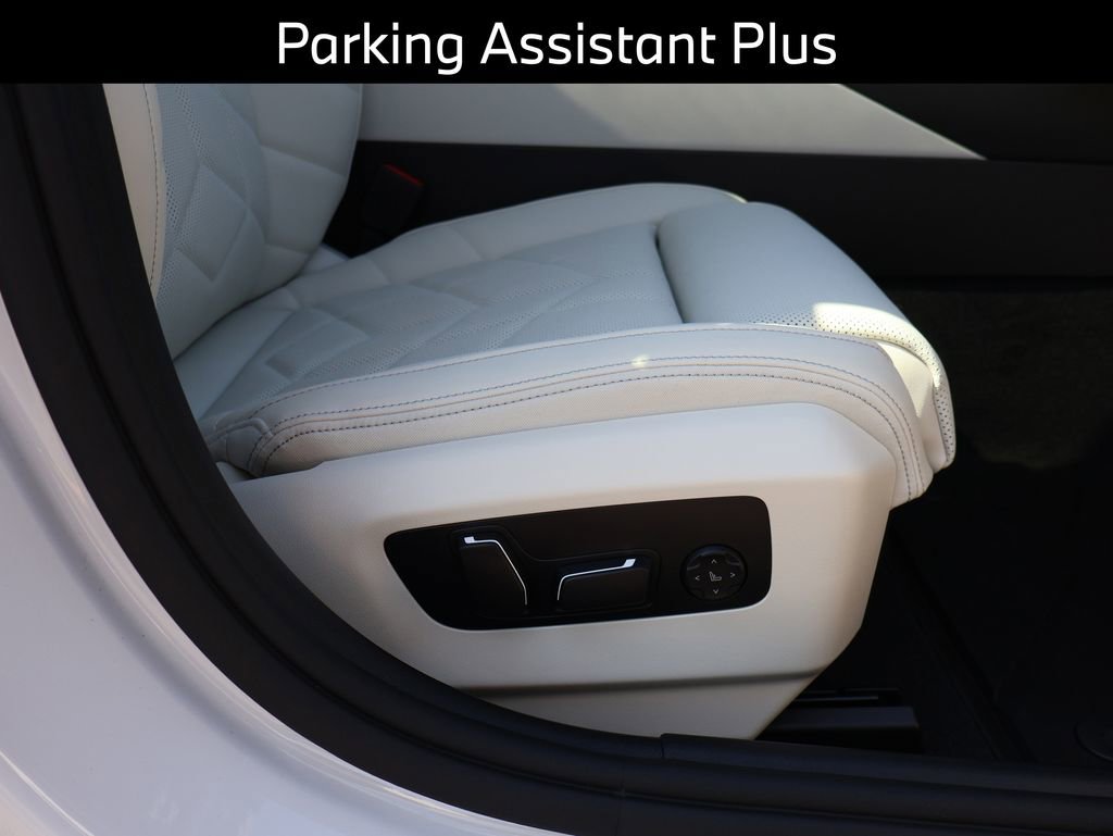 New 2026 BMW 550e xDrive AWD/4WD image 14