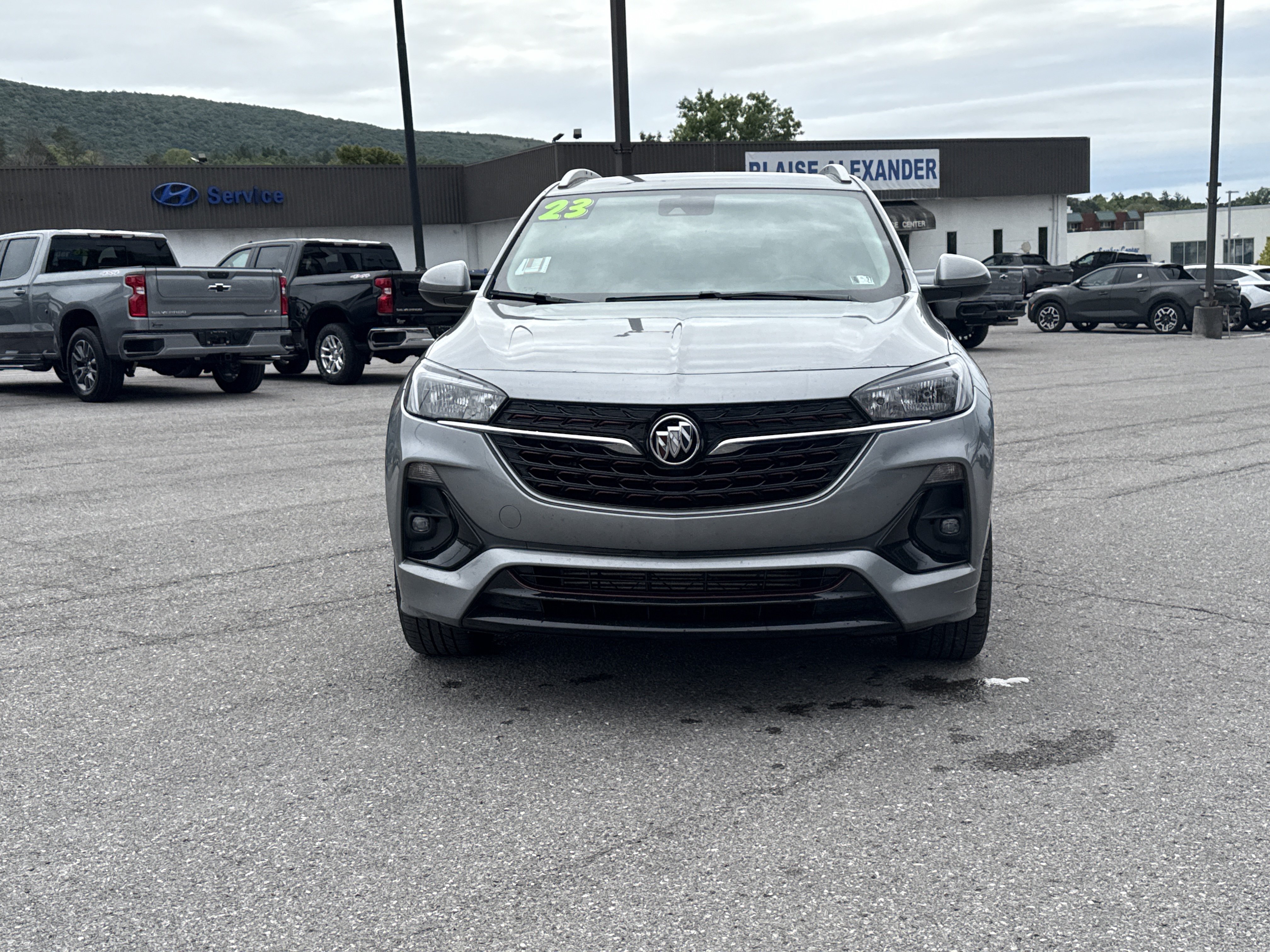 Used 2023 Buick Encore GX Select w/ Sport Touring Package FWD image 8