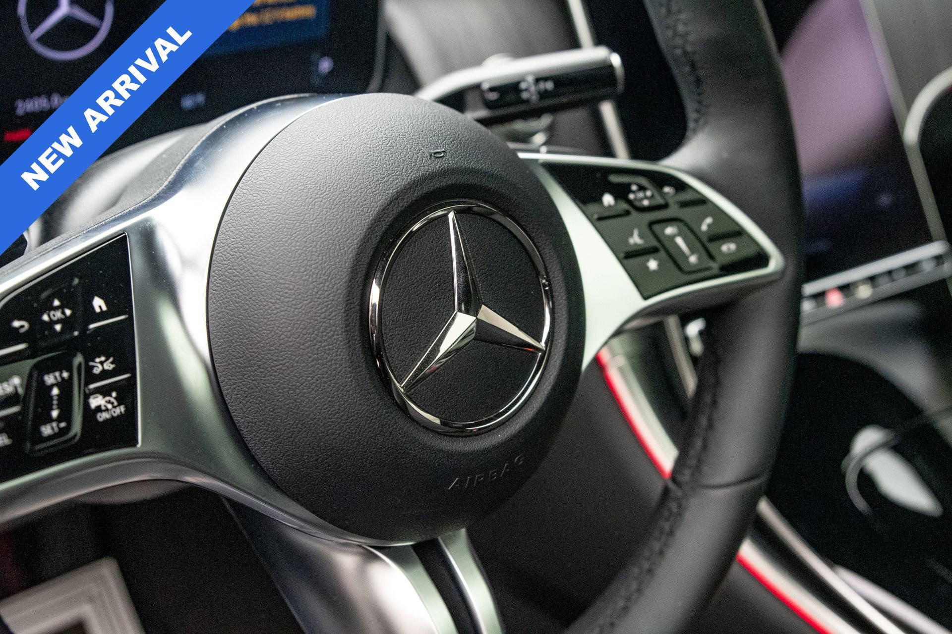 Used 2025 Mercedes-Benz GLC 300 4MATIC image 14