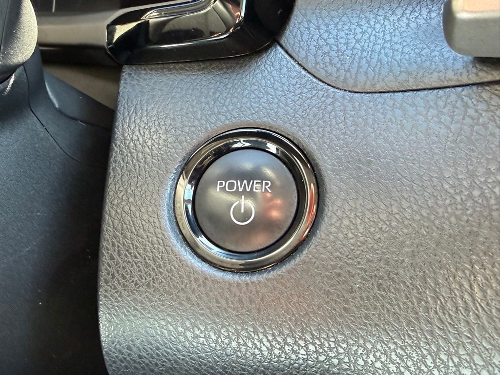 Used 2025 Toyota Camry LE w/ Convenience Package image 25