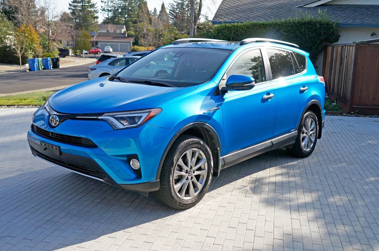 Used 2018 Toyota RAV4 Limited w/ Advanced Technology Package image 11