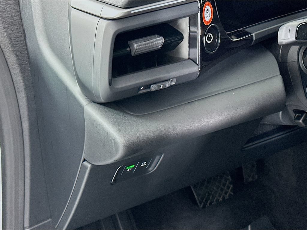 Certified 2025 Porsche Macan Electric RWD image 11