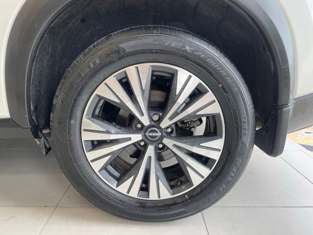 Certified 2023 Nissan Rogue SV w/ SV Premium B Package FWD image 17