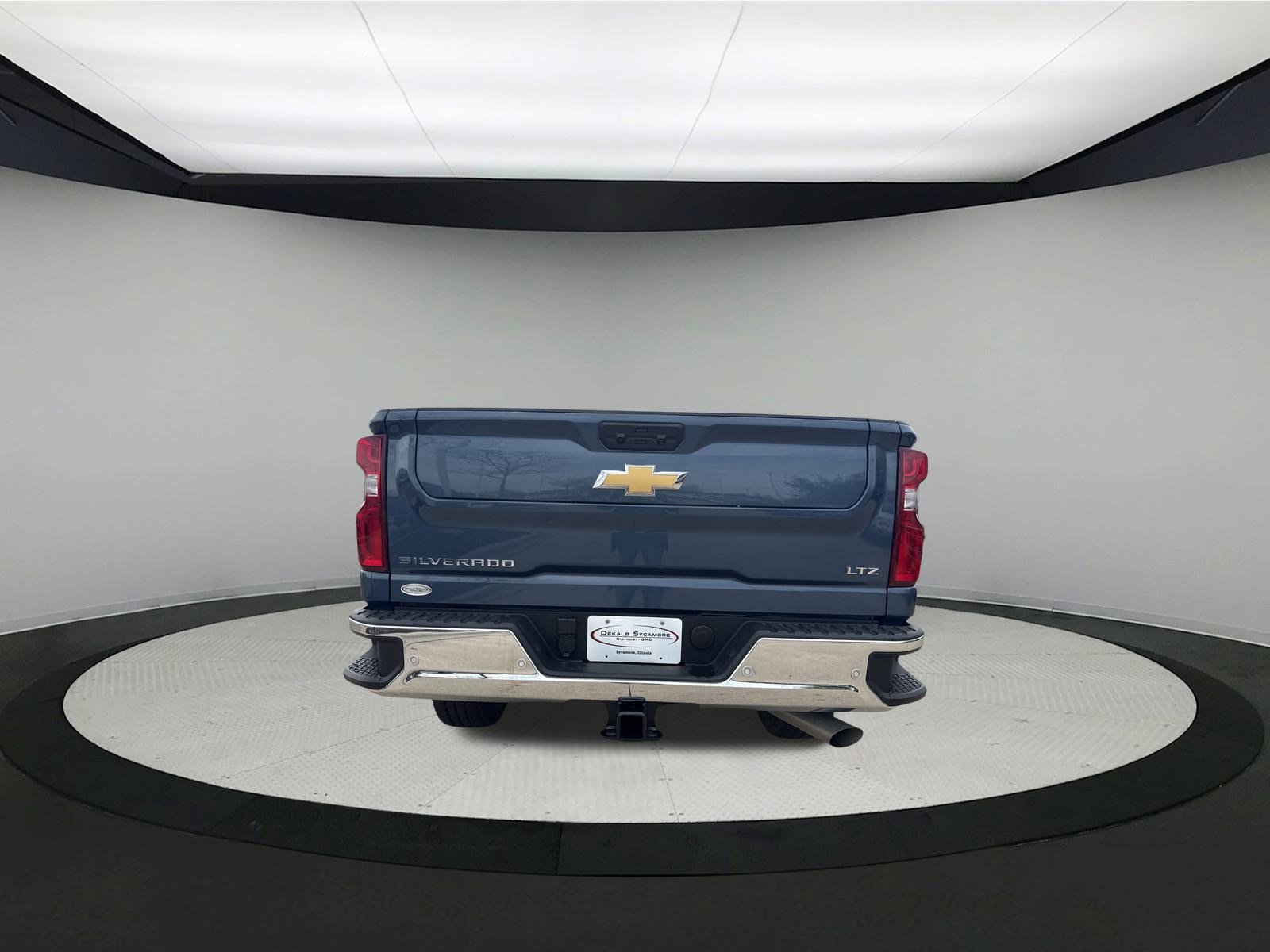 Used 2024 Chevrolet Silverado 3500 LTZ w/ LTZ Premium Package image 6