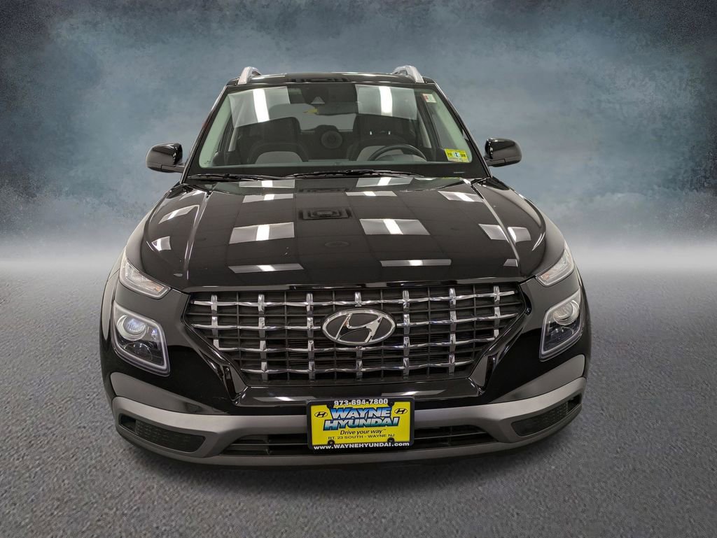 Used 2021 Hyundai Venue SEL w/ Premium Package image 2