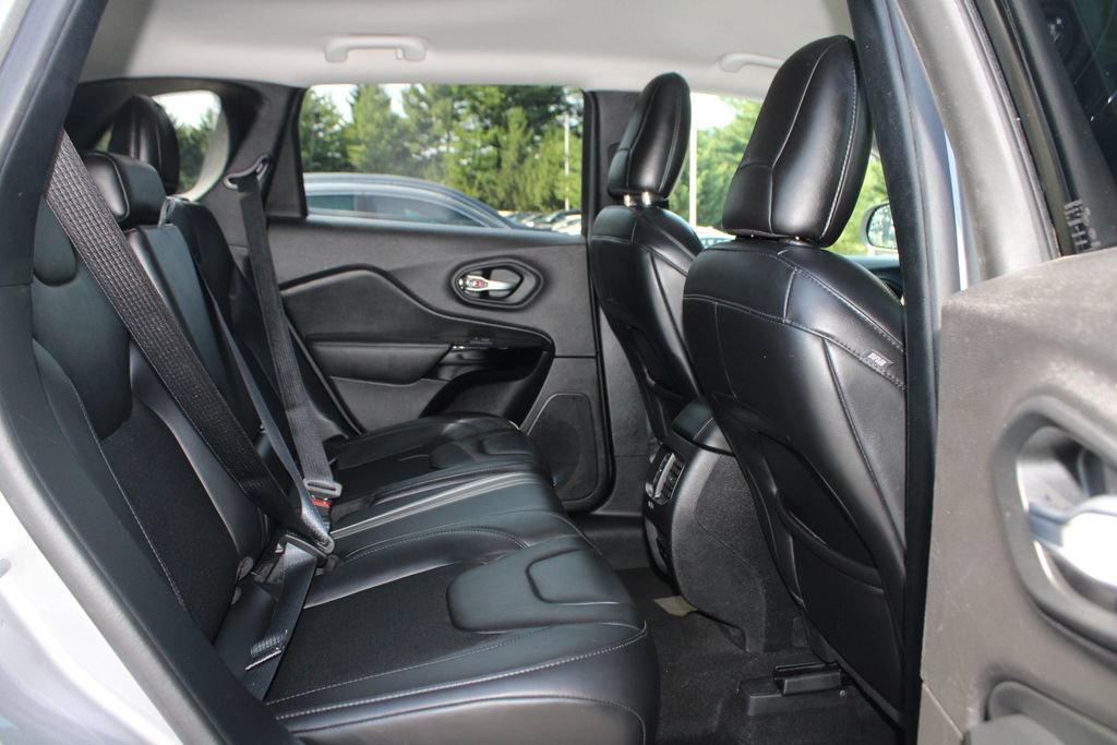 Used 2020 Jeep Cherokee Latitude Plus AWD/4WD image 12