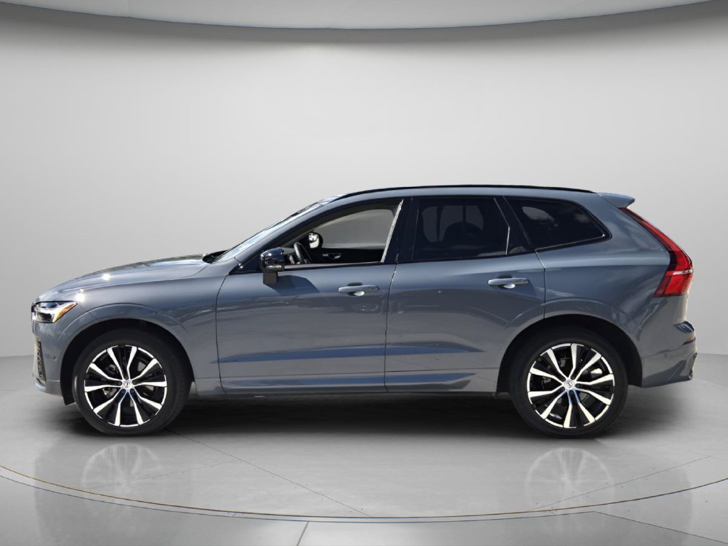Used 2024 Volvo XC60 B5 Plus AWD/4WD image 6