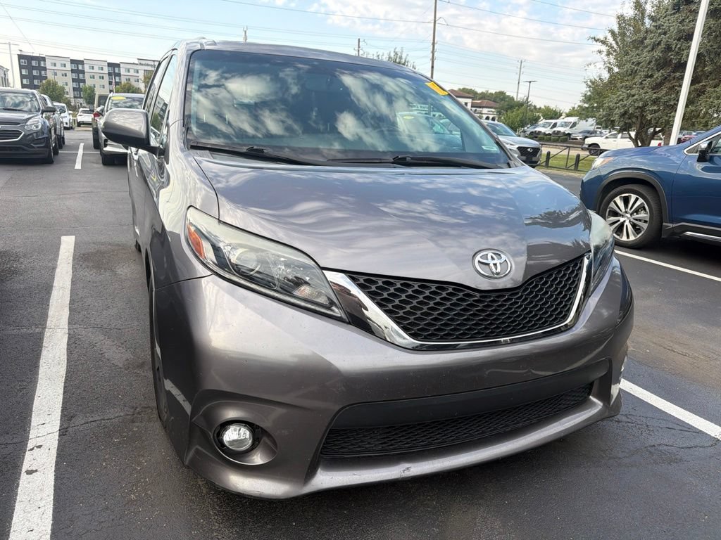 Used 2015 Toyota Sienna SE FWD image 5