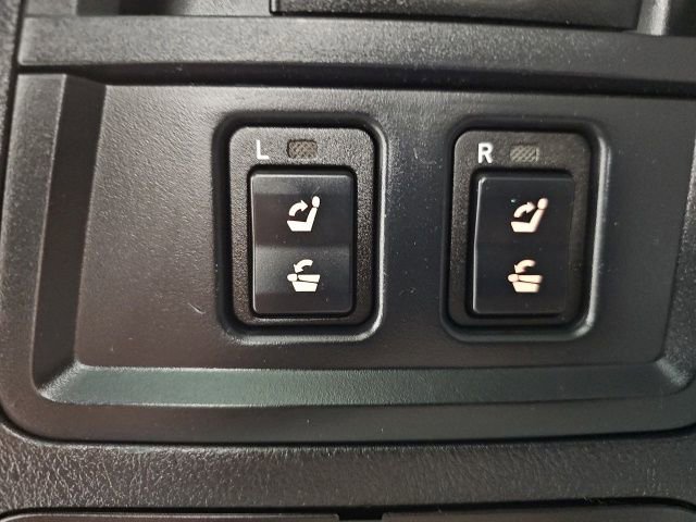 Used 2017 Toyota Sequoia Platinum AWD/4WD image 36