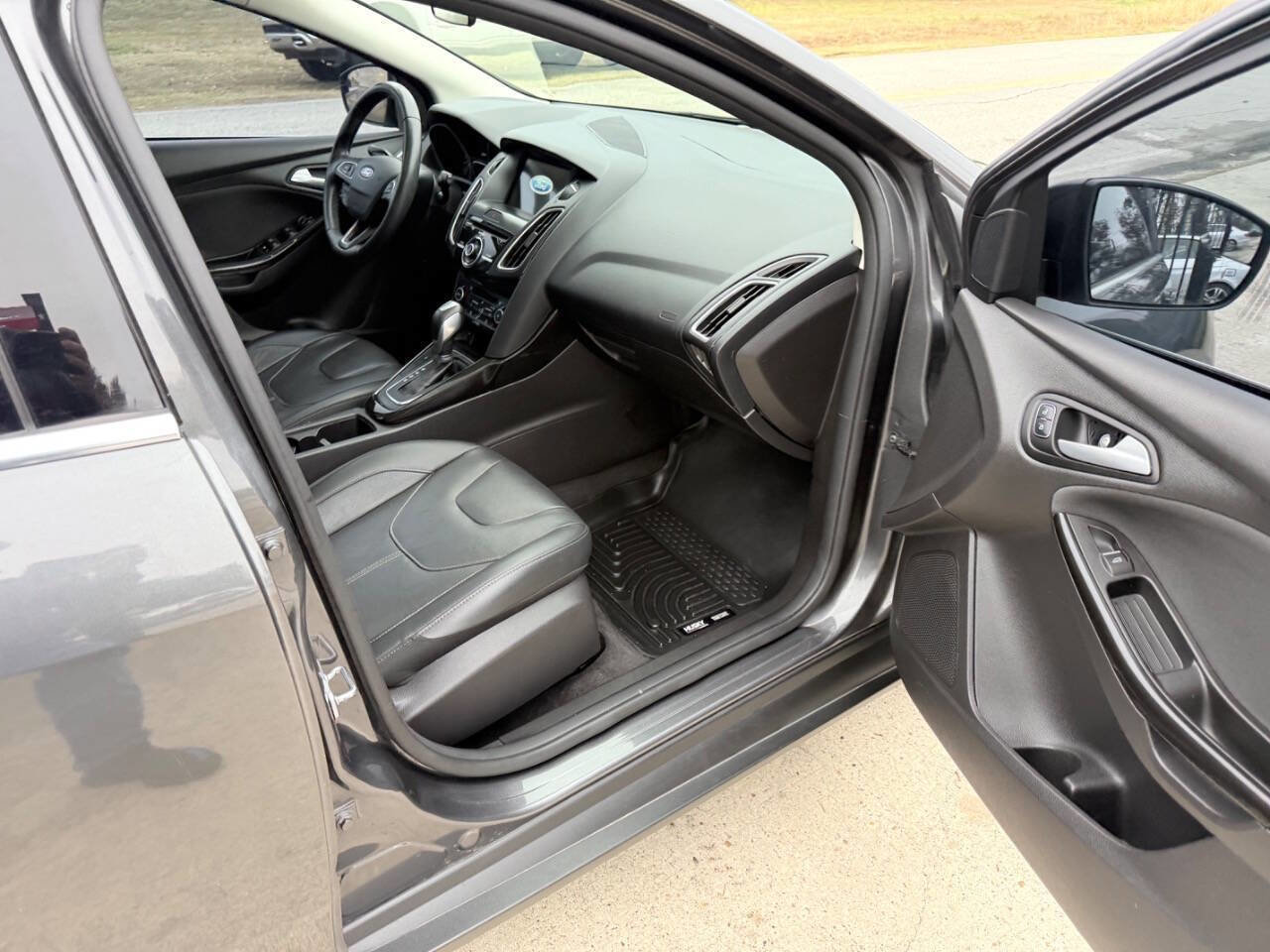 Used 2018 Ford Focus Titanium image 23