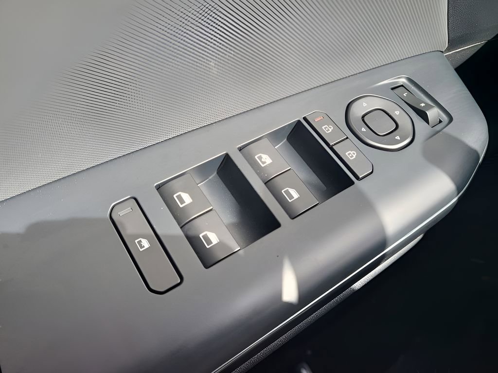 New 2025 Kia K4 FWD image 26