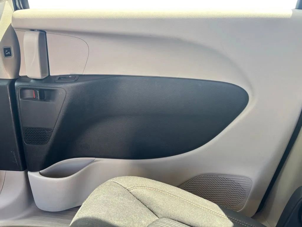 Used 2017 Chrysler Pacifica Touring w/ Tire & Wheel Group FWD image 22