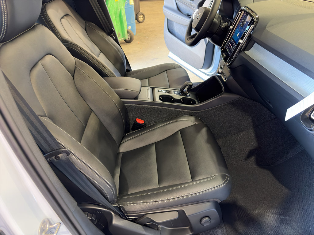 New 2026 Volvo XC40 B5 Core AWD/4WD image 15