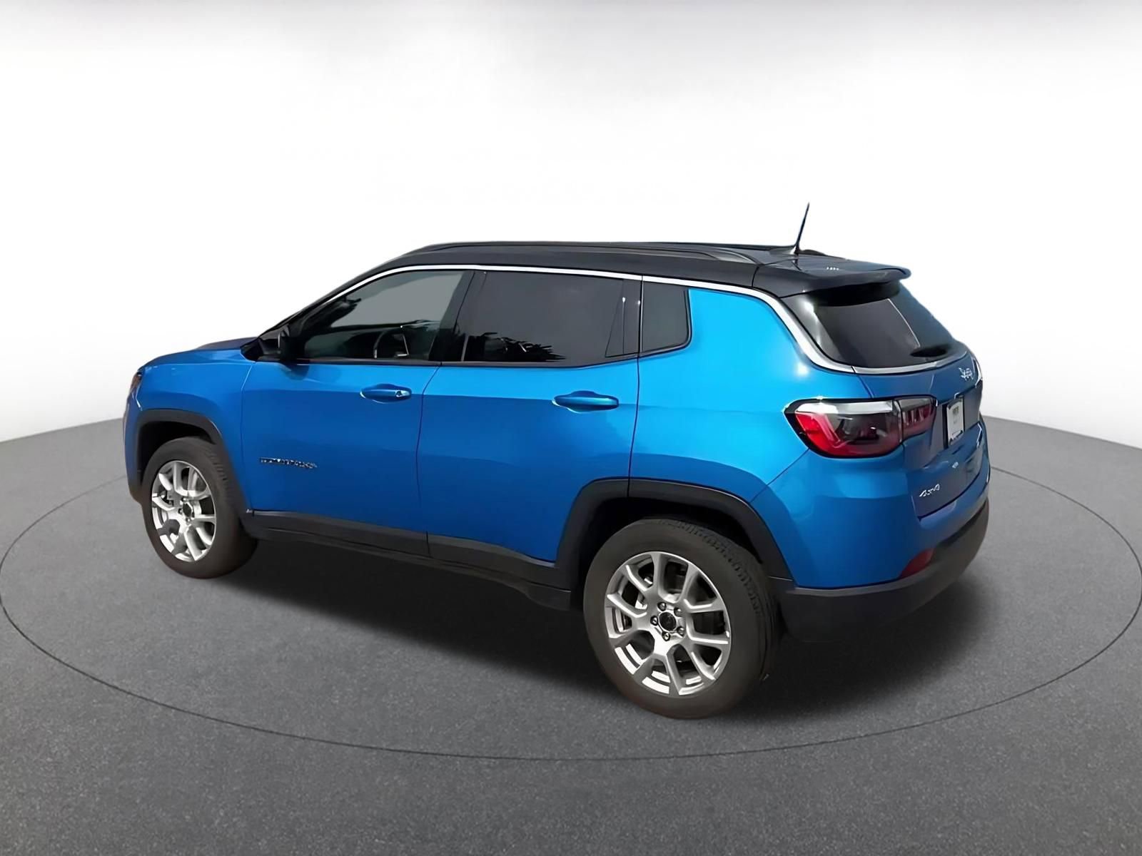 Used 2025 Jeep Compass Limited AWD/4WD image 10