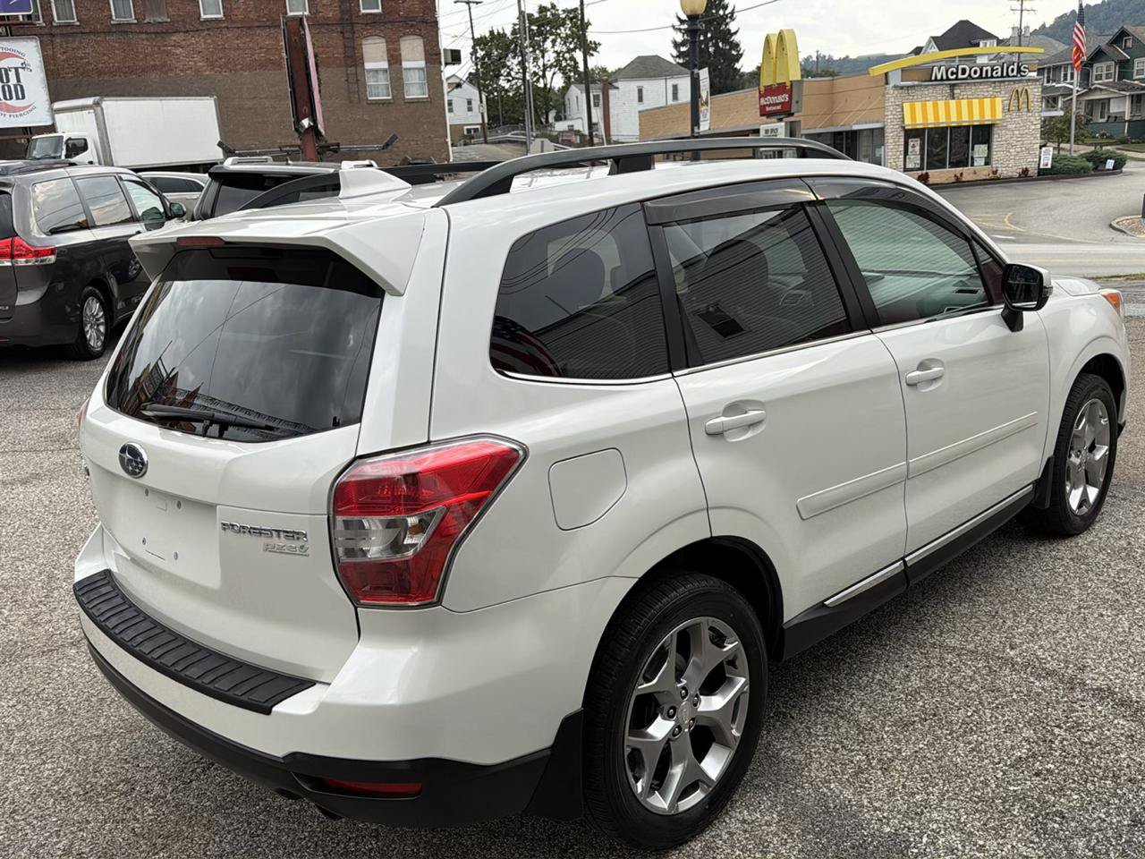 Used 2016 Subaru Forester 2.5i Touring AWD/4WD image 5