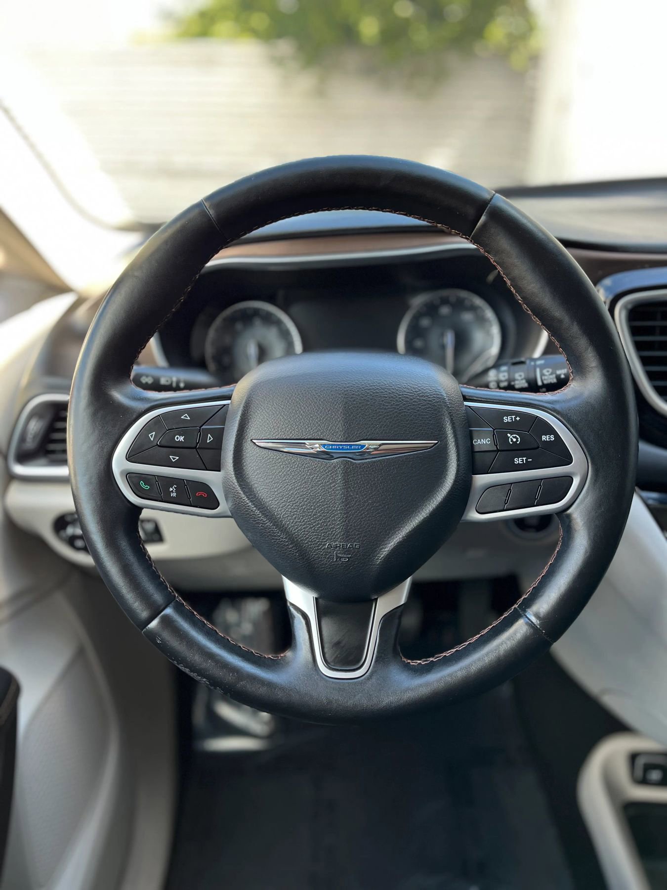 Used 2017 Chrysler Pacifica Touring-L Plus w/ Tire & Wheel Group FWD image 22