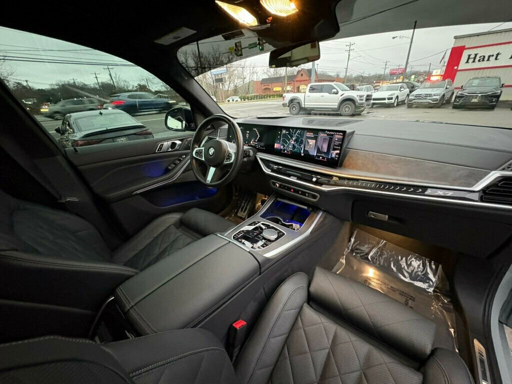 Used 2023 BMW X7 xDrive40i w/ M Sport Package image 15