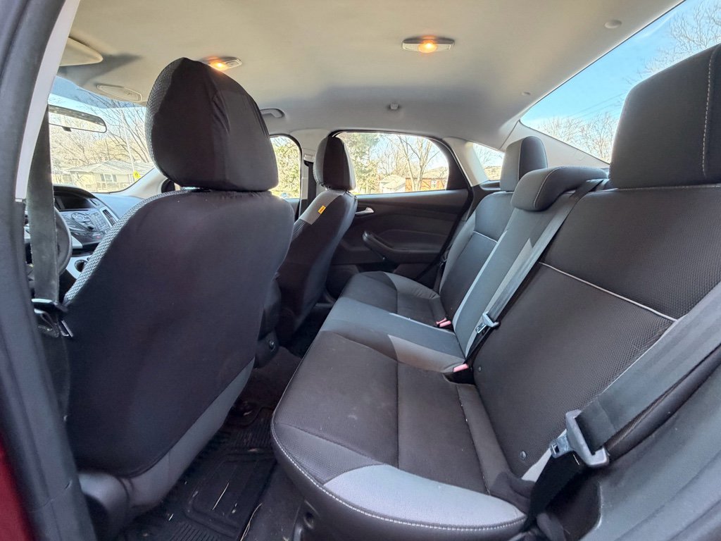 Used 2014 Ford Focus SE w/ SE Winter Package FWD image 11