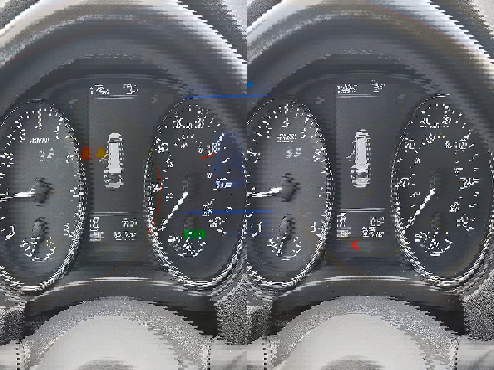 Used 2018 Nissan Rogue SV w/ Premium Package image 14