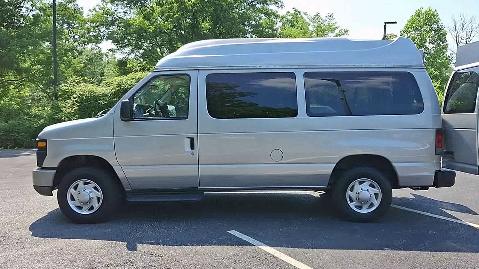 Used 2011 Ford E-350 and Econoline 350 XL w/ PWR Windows & Locks Group RWD image 7