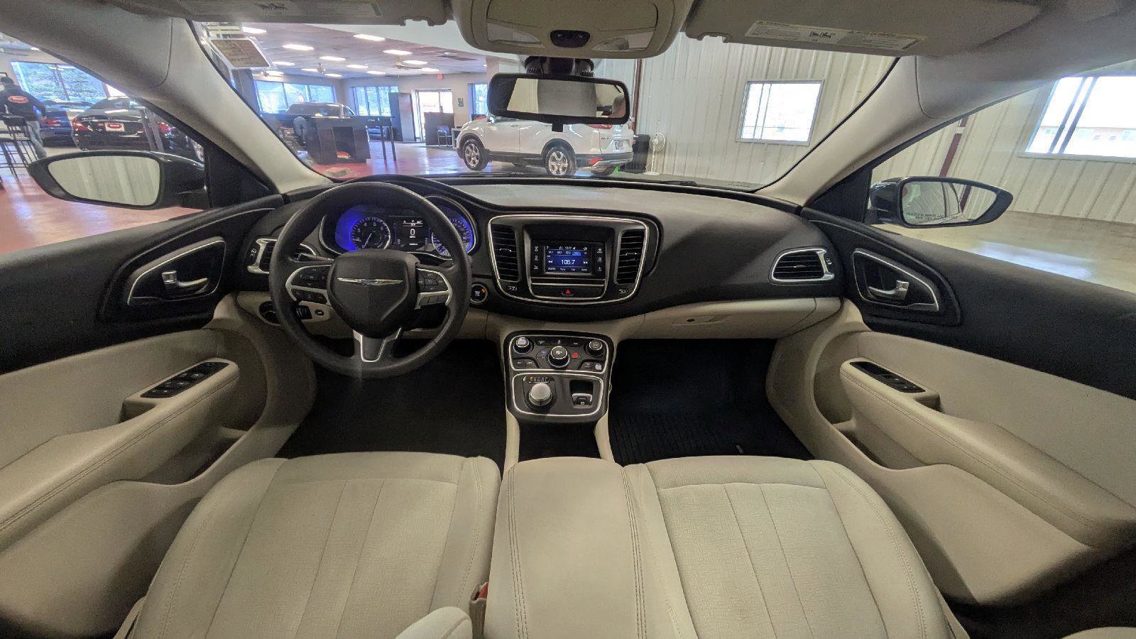 Used 2015 Chrysler 200 Limited image 4