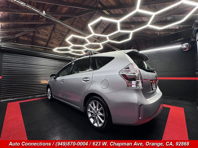 Used 2014 Toyota Prius V Five FWD image 4