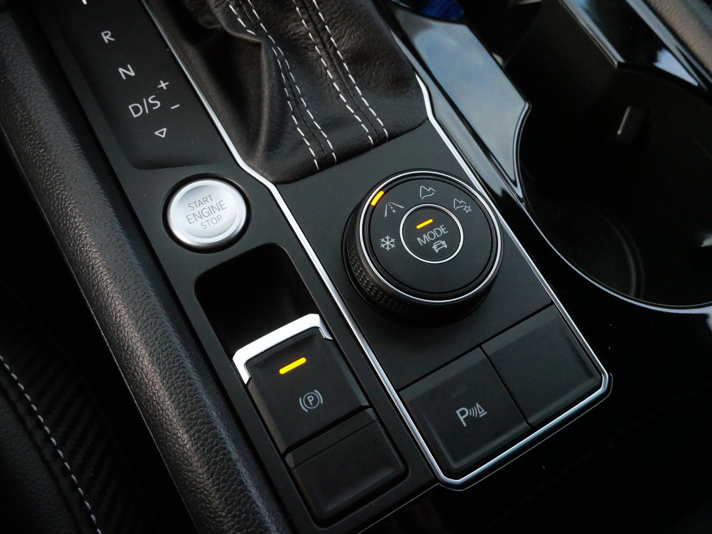 Certified 2023 Volkswagen Atlas Cross Sport SE image 28