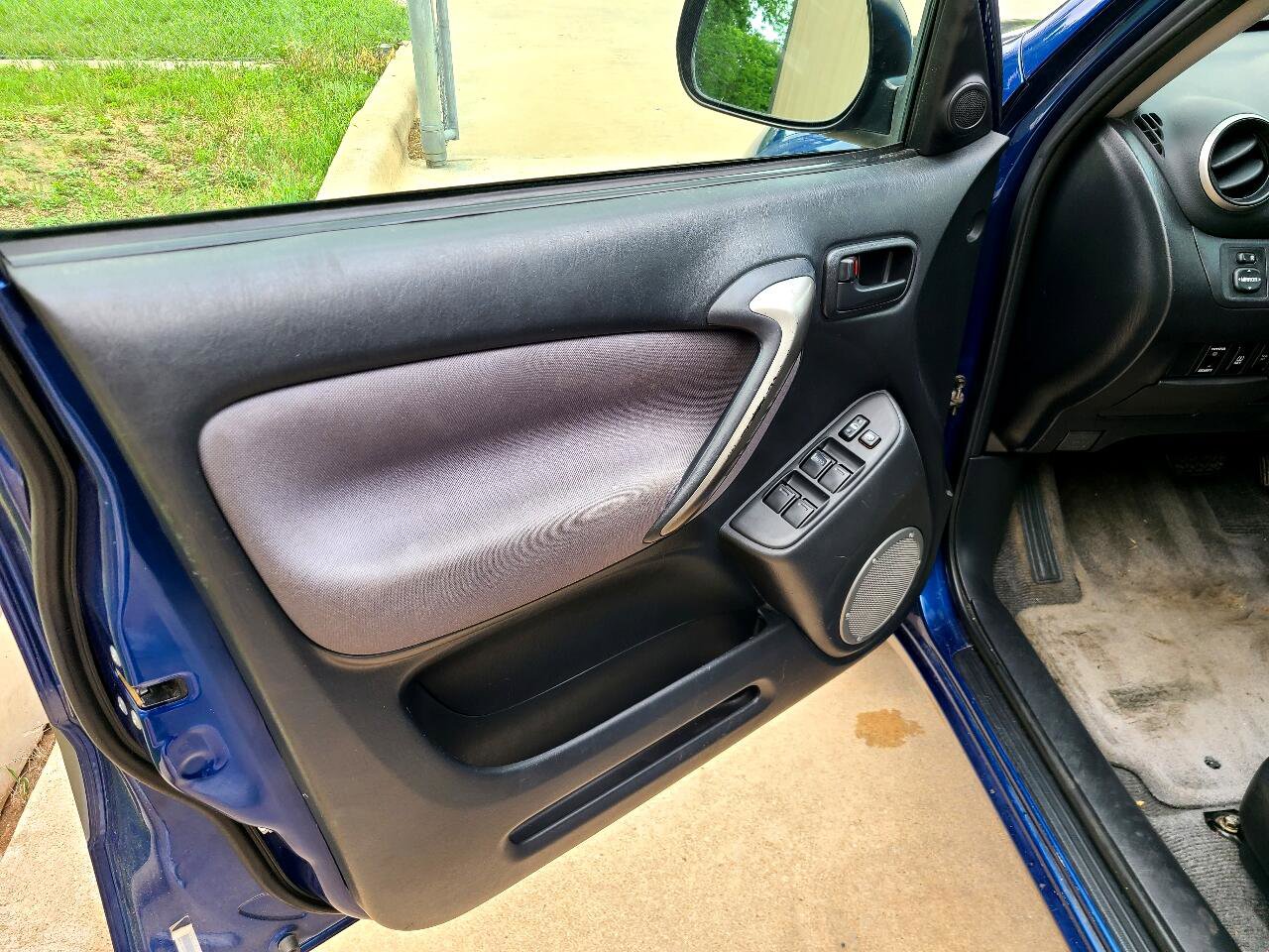 Used 2004 Toyota RAV4 2WD image 25