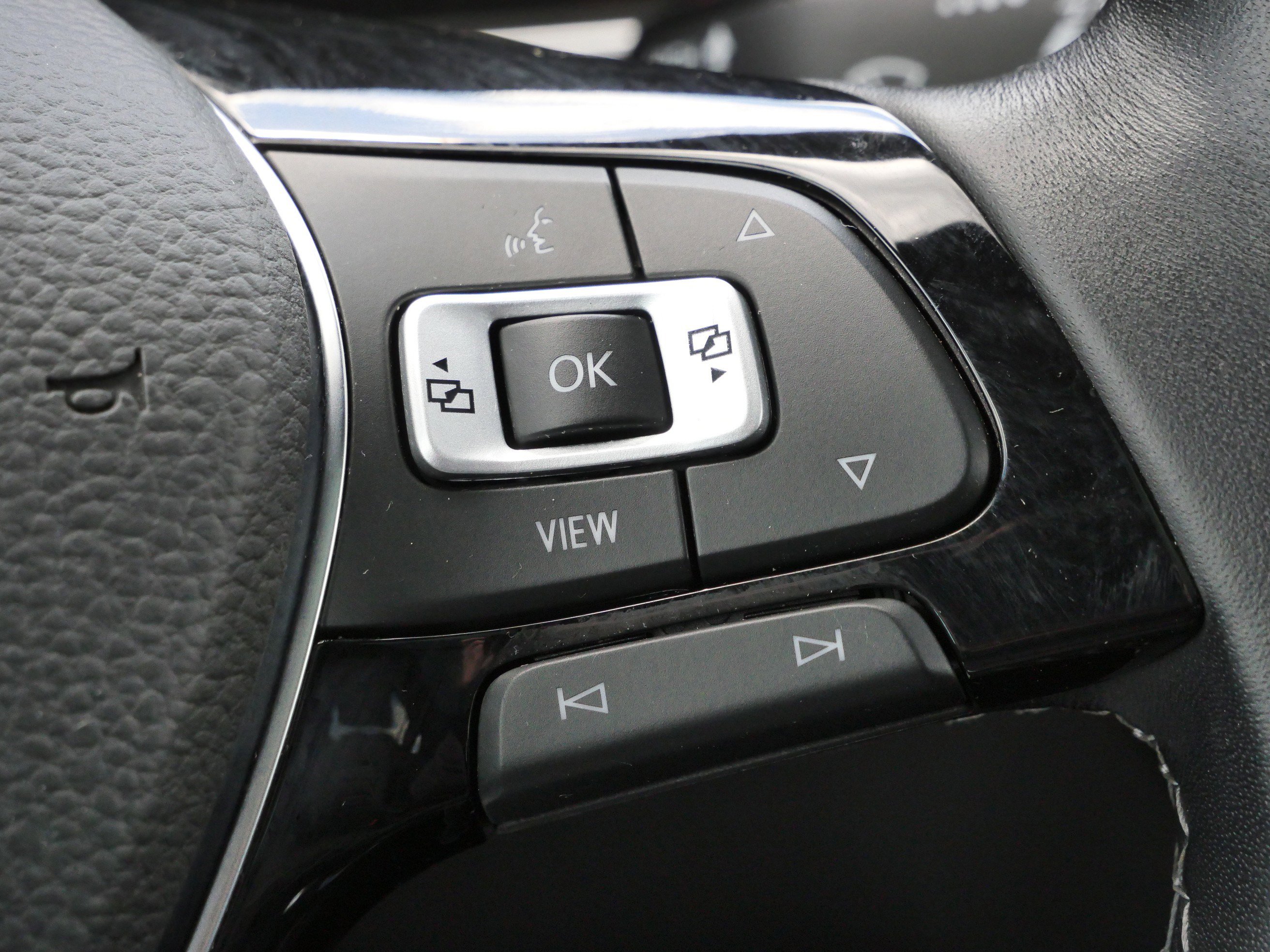 Used 2021 Volkswagen Tiguan SEL Premium R-Line AWD/4WD image 31