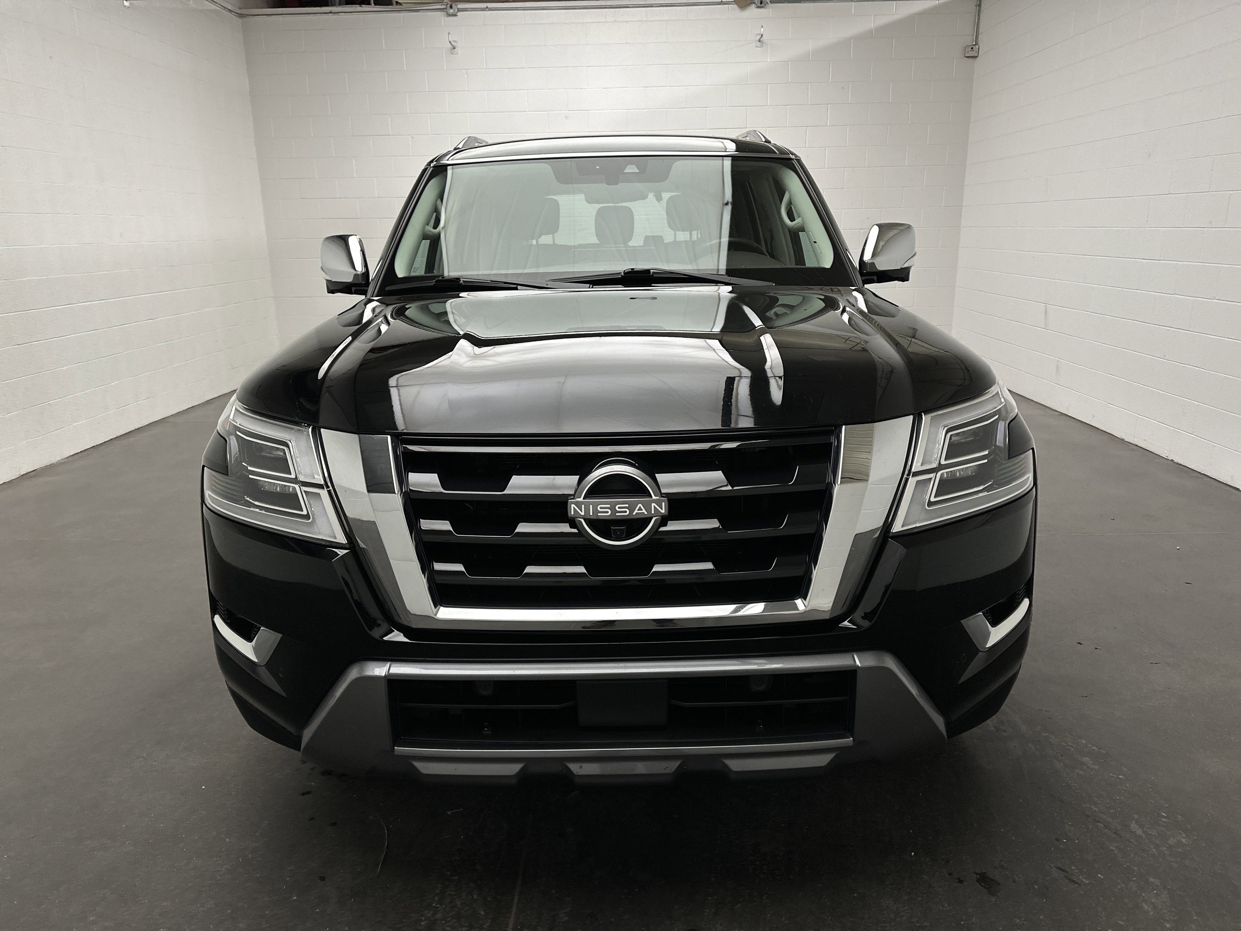 Used 2023 Nissan Armada Platinum image 4
