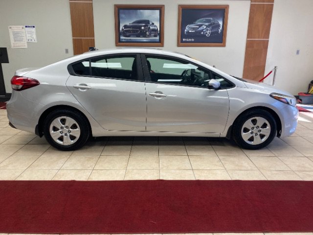 Used 2017 Kia Forte LX FWD image 4