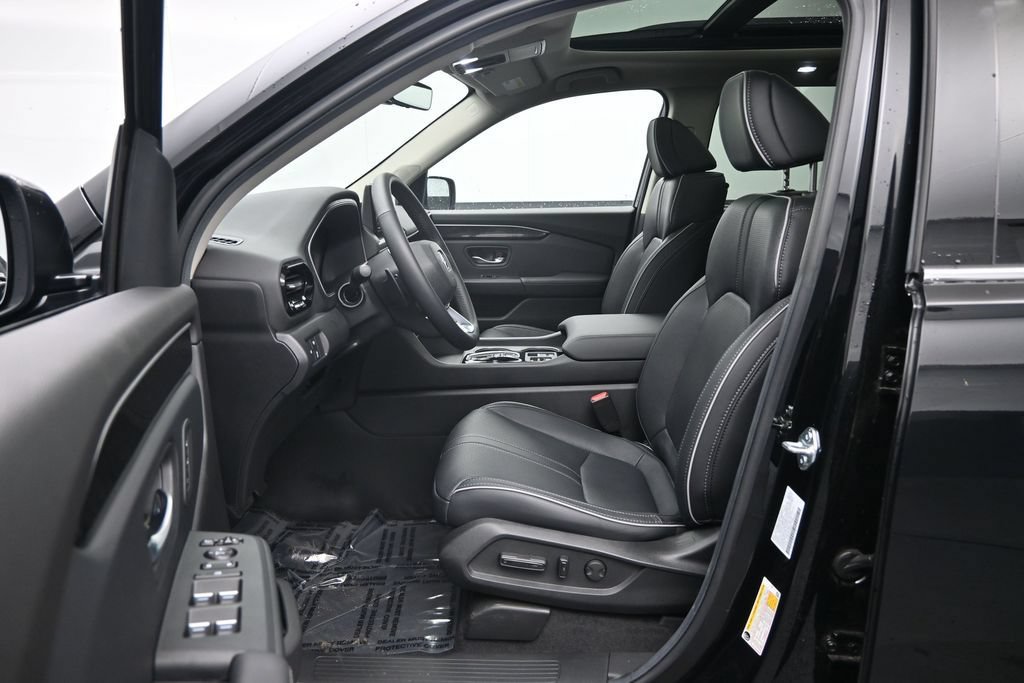 Used 2025 Honda Pilot Elite image 18