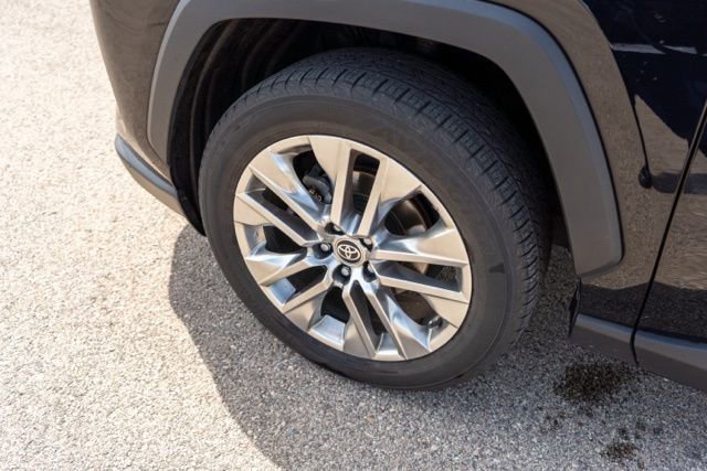 Used 2021 Toyota RAV4 XLE Premium AWD/4WD image 12