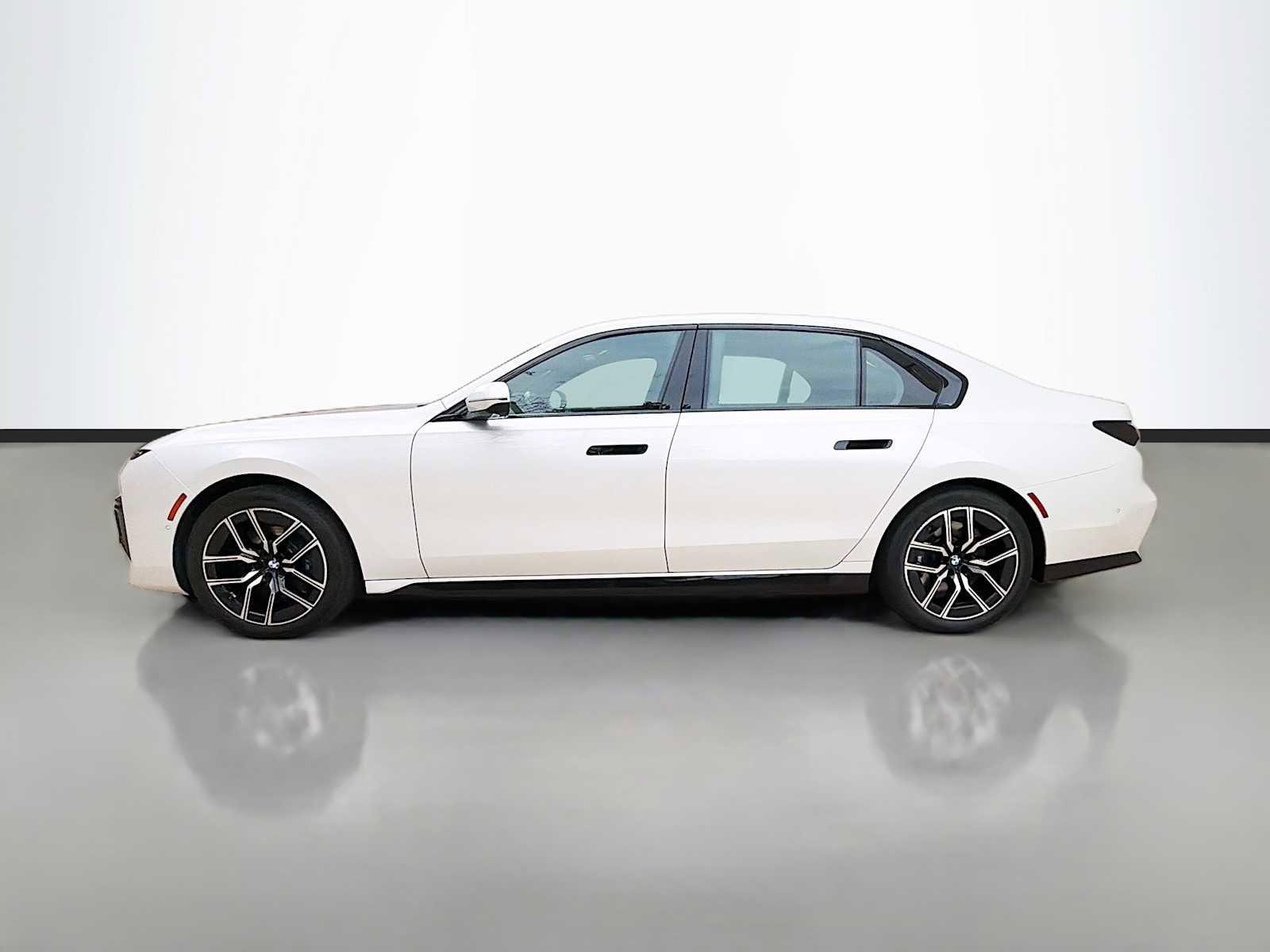 Certified 2024 BMW 740i xDrive w/ Premium Package AWD/4WD image 5