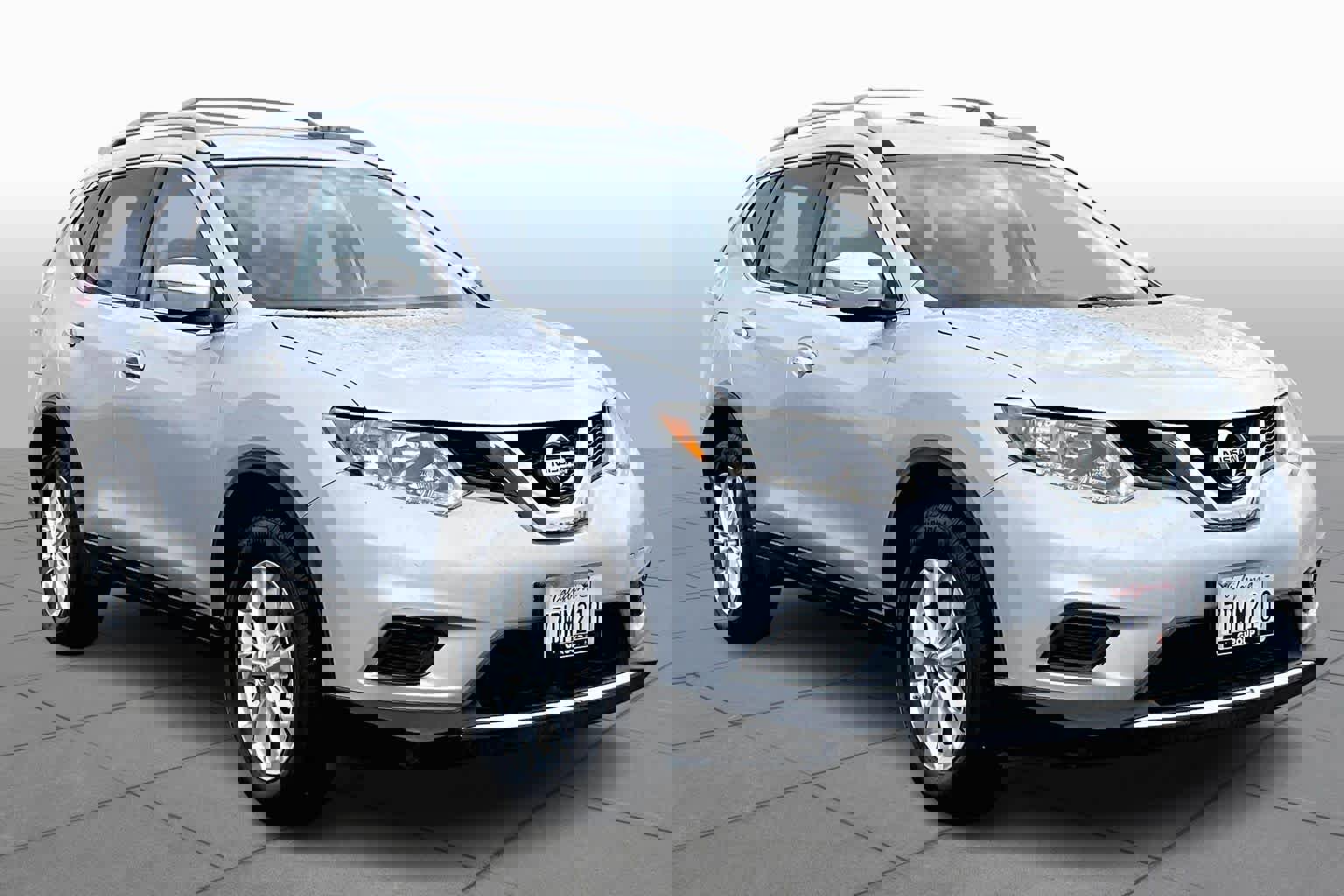 Used 2014 Nissan Rogue SV image 2