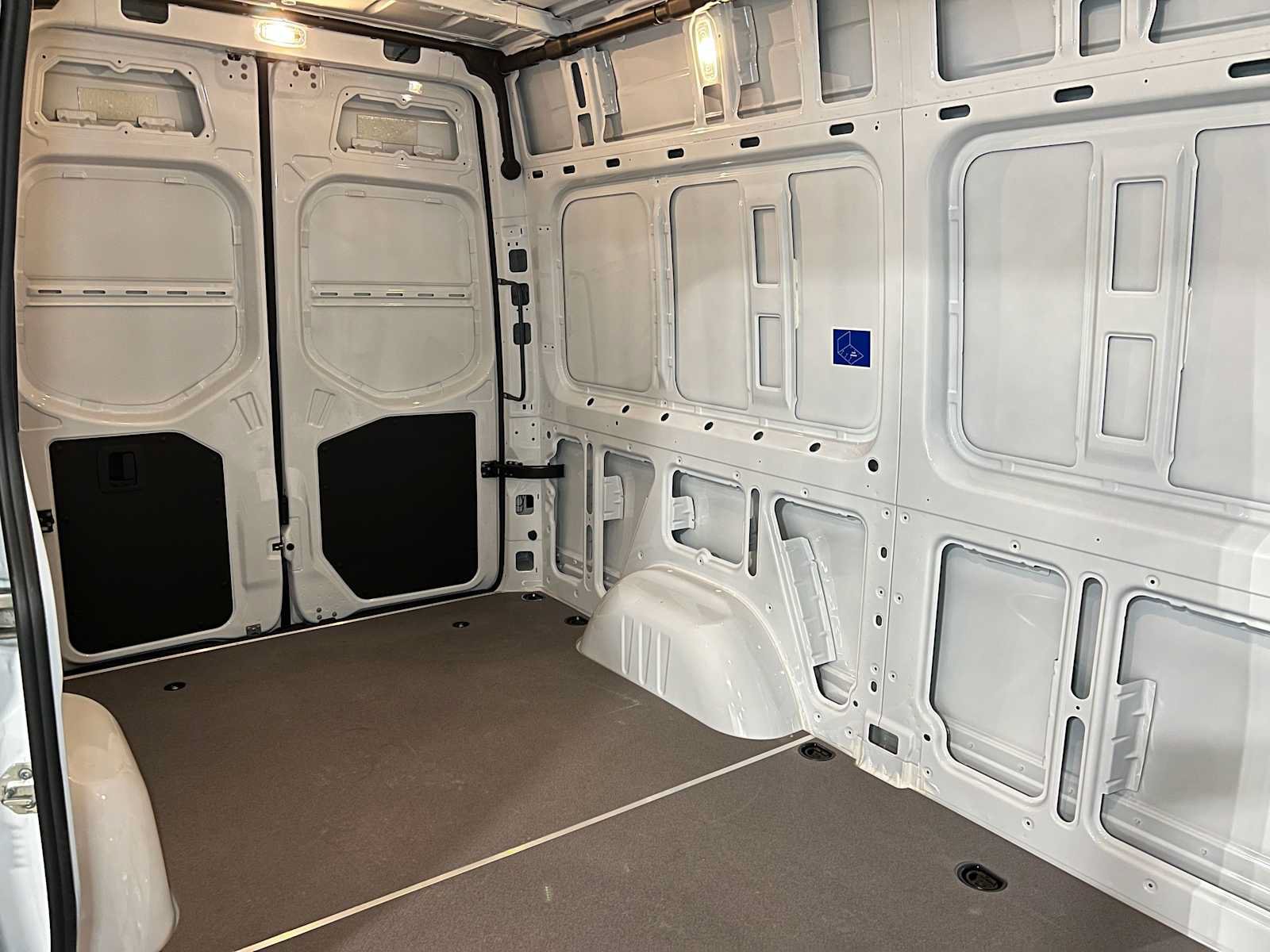 Used 2025 Mercedes-Benz Sprinter 2500 image 13