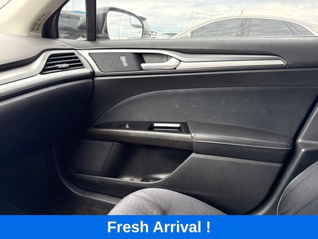 Used 2016 Ford Fusion SE FWD image 11