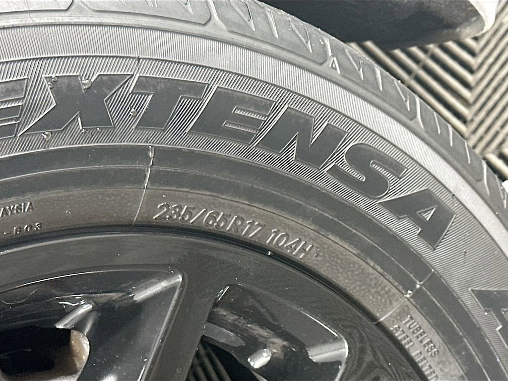 Used 2020 Chrysler Pacifica Touring image 32