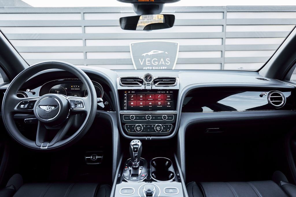 Used 2022 Bentley Bentayga image 49